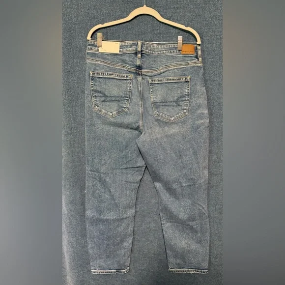 AE strigid distressed mom jean- 14 short NWT - Picture 2 of 3